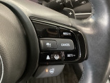 【アダプティブ・クルーズ・コントロール】予め設定した車速内でクルマが自動的に加減速。 前走車との適切な車間距離を維持しながら追従走行し、高速道路でのドライバーの疲労を軽減してくれる嬉しい機能付♪
