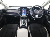 視界の良さが魅力の運転しやすいコックピット。シンプルで操作性に優れたインパネデザインと、SUBARUならではの安全性能への徹底したこだわりが光る視界設計です。