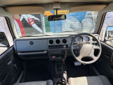 ーマルのかわいいジムニーの入荷です。カスタムのベース車にいかがでしょうか。