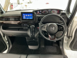 【前方視界】開放的な前方視界!運転がしやすく疲れにくいです♪窓が大きく、見通しがとっても良いおクルマですよ♪