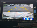 駐車時の安全確認をサポートするバックカメラも使用できます。インターナビで様々な情報を得ることもできます。