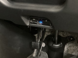 自社整備工場で点検整備をおこなってからお渡ししています。車検が残っている場合は『12ヶ月点検整備』を、車検整備付きの場合は『車検整備』をおこないます。整備費用は車両本体価格に含まれています。