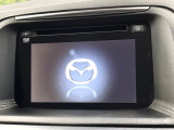【マツダコネクトナビ】車内の雰囲気にマッチした一体型タイプのナビ。各種車輌設定やBluetooth再生等、様々な機能が楽しめます。直感的なダイヤル操作が可能で、使い勝手も良好です。