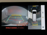 パノラミックビューモニター付きです。車両を上から見たような映像をディスプレイオーディオ画面に表示。運転席からの目視だけでは見にくい、車両周辺の状況をリアルタイムでしっかり確認できます。