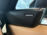 【Meridianサウンドシステム】イギリスの老舗オーディオブランドで音質が良く、ドライブ中の音楽をより一層楽しませてくれます。