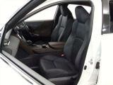 運転席シート廻りは使用感も少なく、良好な状態となっています。前オーナー様が丁寧に使っていたことがよくわかりますね。