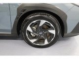純正アルミホイール装備!タイヤサイズは225/55R18になります!