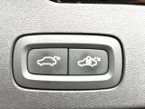 【パワーバックドア】スマートキーや運転席のボタンを押すだけでリアゲートが自動で開閉します!荷物を持っている時や、高い位置にあるバックドアを閉める際に便利な機能です。