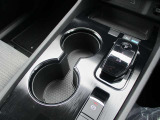 運転席助手席で使用できるドリンクホルダーです。