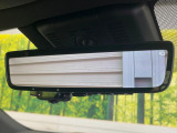 【デジタルインナーミラー】後席の大きな荷物や同乗者で後方が確認しづらい時でも安心!カメラが撮影した車両後方の映像をルームミラー内に表示。クリアな視界で状況の確認が可能です!