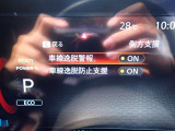 LDW(車線逸脱警報)とLDP(車線逸脱防止支援)が装備されておりドライバーが意図せずに白線を跨ぐと警告音で注意を促してくれます♪