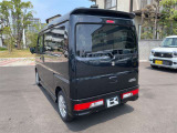 後ろ姿とサイドのバランスが分かる一枚。テール周りの印象や角の状態、荷室のイメージも掴めます。