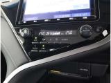オートエアコン付車です。自動で温度と風量を設定する優れものです。