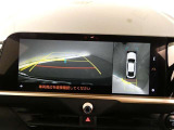 パノラミックビューモニターを装備。駐車場や交差点で周囲の安全確認をサポートします。