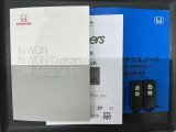 スマートキーは鍵をバッグに入れたままでもドアロックの開閉やエンジンのON・OFFができます。夜間や雨の日も鍵を探さなくて良いので便利です。