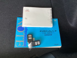 メンテナンスノート【整備記録簿】、取説も揃っています。スマートキーはバッグなどにしまったままボタン操作でエンジンの始動・停止ができて大変便利です。