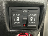 【両側パワースライドドア】両側がパワースライドドアになっており、運転席のスイッチやスマートキーでも開閉が可能です!開口部も広いので乗り降りも楽々♪