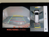 パノラミックビューモニター付きです。車両を上から見たような映像をモニター画面に表示。運転席からの目視では見にくい、車両周辺の状況をリアルタイムでしっかり確認できます。