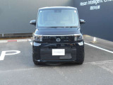 ヘッドライトの上向き下向きを自動で切り替えてくれます。対向車や前方の車にも迷惑をかけにくくなります。