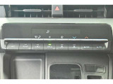 左右独立温度コントロールフルオートエアコンです。運転席、助手席それぞれで独立して温度設定ができます。冷え性の方が乗っても安心ですね♪