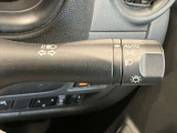 車外の明るさに応じでライトを点灯、消灯してくれるオートライト機能です☆お天気の良い昼間のトンネル走行などオートにしてると便利で安心です☆エンジン停止時にライトの消し忘れも無くなります☆
