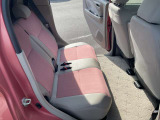 軽とは思えないほどの室内空間。リヤシート空間も足が組めるほど広く、4人乗車でもリラックスしてドライブが楽しめます。