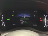 一目で今出ている速度が分かるデジタルメーターを採用しており、うっかりのスピード超過も減りますよ