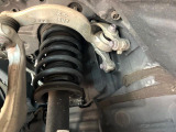 お車を安心してお乗りいただく為には、足回りの定期点検が欠かせません。サービスサポート(有償保証)では無料点検もご提供しており、安心のカーライフをお過ごしいただけるサポート体制が整っています。
