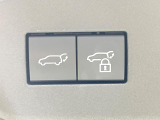 【パワーバックドア】スマートキーや運転席のボタンを押すだけでリアゲートが自動で開閉します!荷物を持っている時や、高い位置にあるバックドアを閉める際に便利な機能です♪
