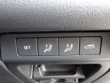 【2Wayドライビングポジションメモリー機能】お二人のシートパターンを記憶することができますので、運転時はボタン一つでシート調節できますね。