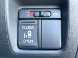 【パワースライドドア】スマートキーや運転席のスイッチでスライドドアの開閉が可能♪電動だから力を入れてドアを開ける必要が無く、小さいお子様でも、重い荷物を持っている時もラクに開け閉めできます♪