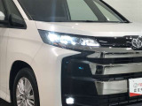 LEDヘッドライトです。デザイン性がよくとても明るいので、夜間の走行や悪天候でも安心です。しかも長寿命!