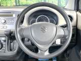 インテリアに合わせたデザインのステアリングは、運転される方のことも考え、運転しやすい形状、大きさです。是非一度、実際に触ってお確かめください。