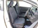 お車選びをお楽しみ頂けるよう、在庫車の展示スペースを十分に確保しております。