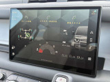 11.4インチ大型スクリーンではナビ画面以外のカメラ機能などもクリアに映し出してくれます。