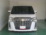 明度の高いLEDヘッドライトで、夜間の運転も安心です。