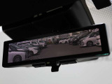 車両後方を映し出します・スマートルームミラー装備です。