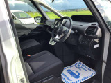 それぞれの分野のプロがお車の悩みや疑問に親身になって対応させていただきます。