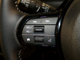 【ステアリングリモコン】ステアリングにオーディオ調節可能なスイッチが装備されていますので運転中でも視線をそらさずにオーディオの調節が可能です!