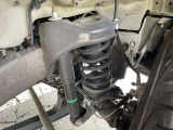 お車を安心してお乗りいただく為には、足回りの定期点検が欠かせません。サービスサポート(有償保証)では無料点検もご提供しており、安心のカーライフをお過ごしいただけるサポート体制が整っています。