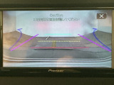 【バックカメラ】運転が苦手な方も車庫入れラクラクです!ギアをリバースに入れれば自動的に切り換わりますので、面倒な操作は不要です♪狭い駐車場もお車を傷つけず安心ですね!