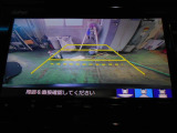 バックカメラの画像です。ガイドラインがスムースな車庫入れをサポートいたします。車庫入れの安心感がアップしますね。