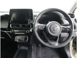 足元も広く、視界良好な運転席です