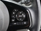 ◆アダプティブクルーズコントロール◆予め設定した車速内でクルマが自動的に加減速。前走車との適切な車間距離を維持しながら追従走行します。【LKAS】車線維持支援システムでステアリング操作を支援。