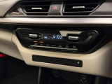 フルオートエアコンで1年中車内は快適!