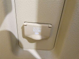 ノートパソコンなど家庭用電源の電化製品が100Wまで使用できます。