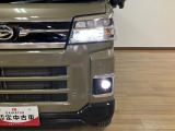 高輝度LEDヘッドライトを装備!悪天候や夜間のドライブ時も良好な視界を確保し安全を確保♪