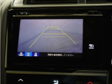 バックカメラ搭載です!車庫入れが苦手な人はもちろん、車両感覚に自信がある人にもお勧めです!見えない箇所が見えるようになるので、低い障害物や隠れてしまっている子供の存在等にも気付く事が出来ます。
