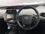 運転席まわりです。 各操作スイッチは使いやすい位置に配置されてます。