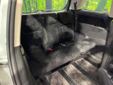 床下収納式のサードシートです。座席部分をコンパクトに収納でき、広大な荷室スペースとしてお使いいただけます!乗車人数や荷物の量など利用シーンに合わせて3列目を有効活用でき、とっても便利♪